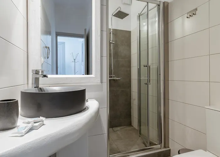 Blue Waves View Andros バトシ